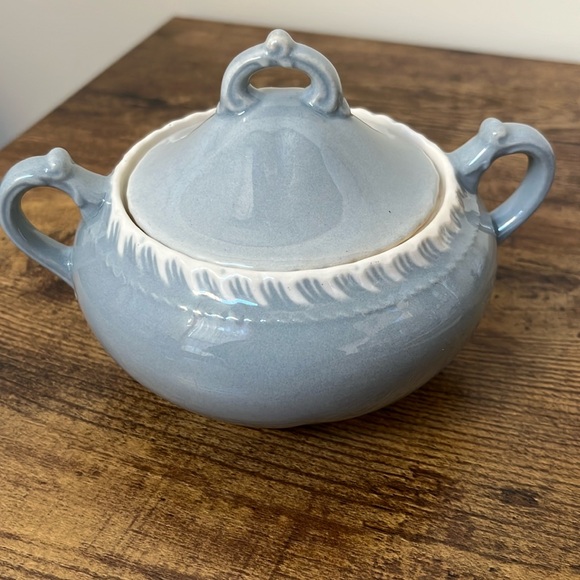 Vintage Harker Pottery Harkerware Corinthian Blue Covered Double Handle Bowl - Picture 1 of 10